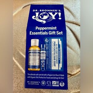 Dr. Bronner's Peppermint Essentials Gift Set! 💙